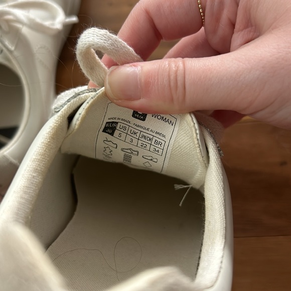 NWOT! Veja Esplar Women White Sneaker US Size 5! - Picture 4 of 5